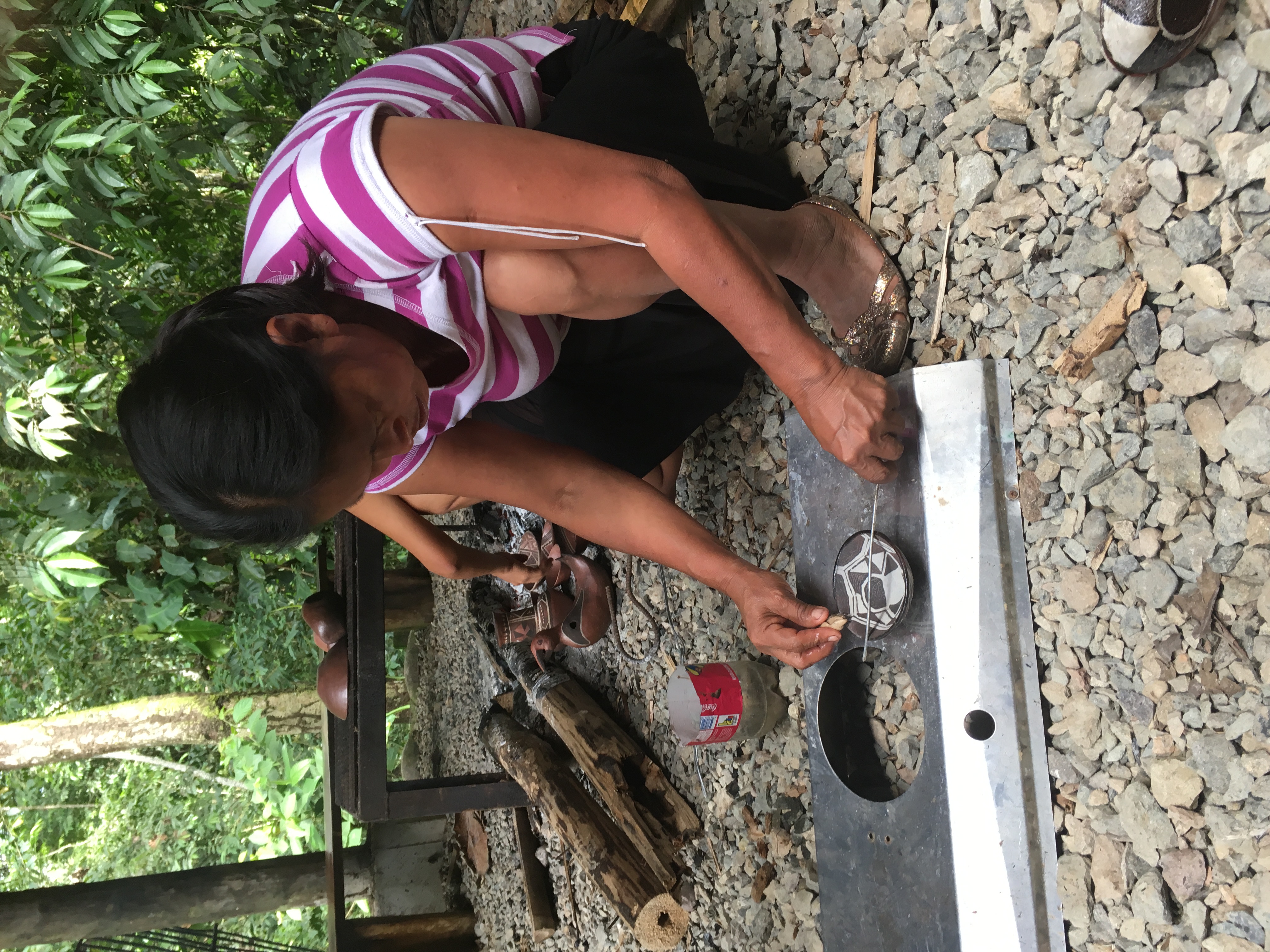 Elodia applies gloss